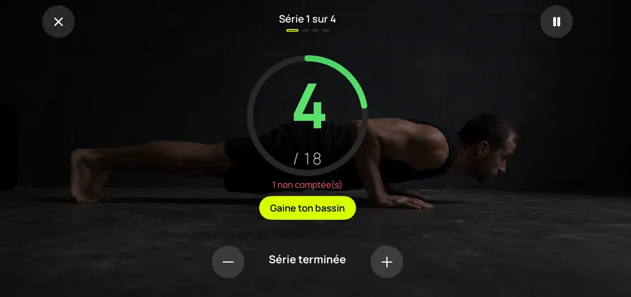 Écran de séance de Reptor en paysage, quatre répétitions comptées sur dix-huit, une répétition refusée en rouge et la consigne gaine ton bassin