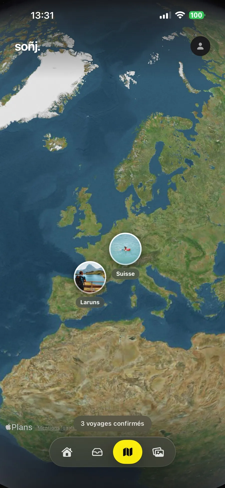 Globe de Soñj montrant trois voyages confirmés posés sur l'Europe, Laruns et la Suisse illustrés par une photo dans une pastille ronde